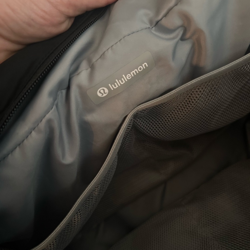 Lululemon New Parent Tote 20L - Picture 4 of 6